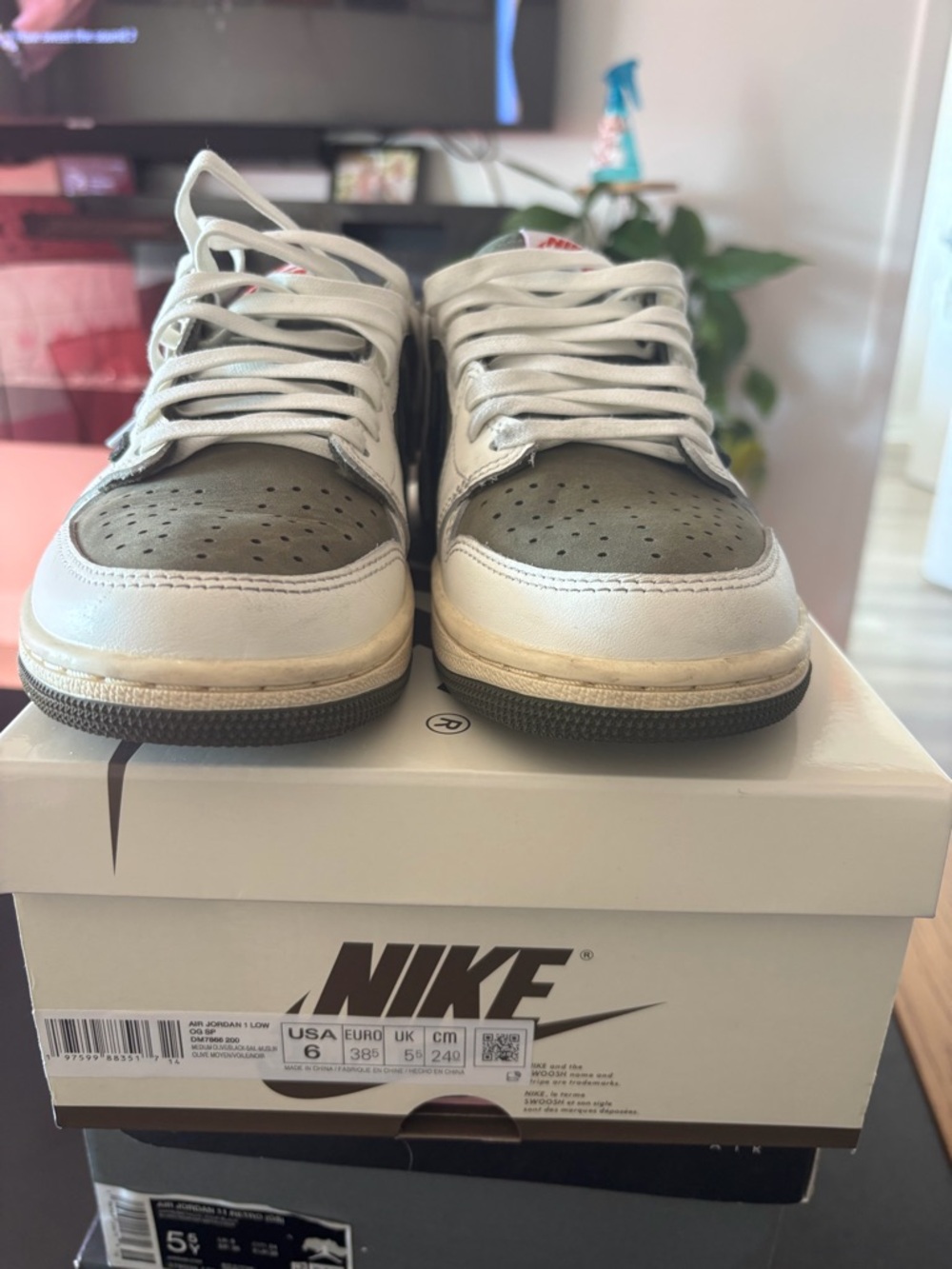Nike Low-Top Sneakers in Olive and White